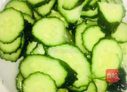 美味黄瓜鸡蛋汤的做法图解1