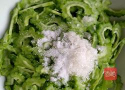 苦瓜炒腊肉的做法图解2