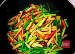 蒜苔炒豆干的做法图解8