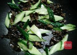 黄瓜炒木耳的做法图解7