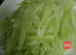 莴笋韭菜的做法图解3