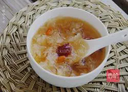 Illustration of how to make Tremella and Snow Pear Soup 5