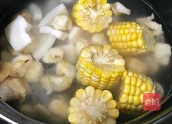 椰子乌鸡汤的做法图解2