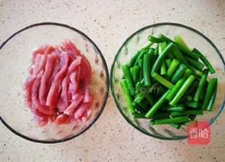 蒜苔炒肉丝的做法图解1