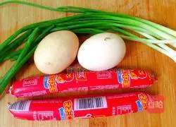 Illustration of how to make ham and scrambled eggs 1