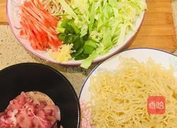 孜然肉丝炒细面的做法图解1