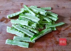 干煸苦瓜的做法图解2