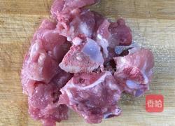 桂圆枸杞花旗参炖猪肉的做法图解2