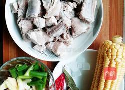 香菇玉米烧排骨的做法图解1