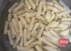 Illustration of how to make wolf tooth potatoes 2