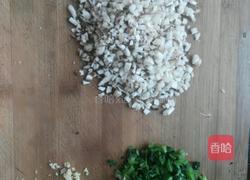 猪肉香菇馄饨的做法图解1