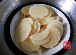笑脸土豆饼的做法图解1