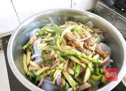 家常炒肉拉皮的做法图解2