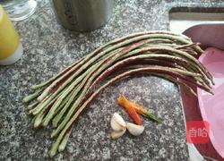 炒花豆角的做法图解1