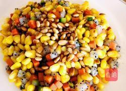 玉米炒松子的做法图解3