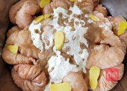 酸辣肥肠的做法图解1