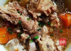 胡萝卜藕片筒子骨汤的做法图解8