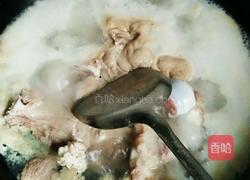 胡萝卜藕片筒子骨汤的做法图解3