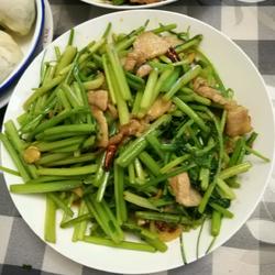 家常芹菜炒肉的做法[图]