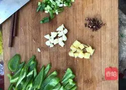 Illustration of how to cook chicken legs with potatoes 3