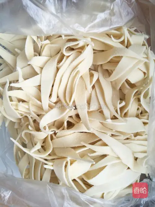 市场买的碎面，两个大人吃我买了8两。