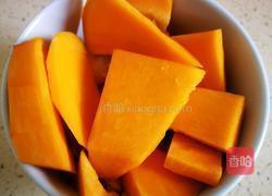 奶香糯米南瓜饼的做法图解2