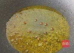 排骨肉炒蒜薹的做法图解4