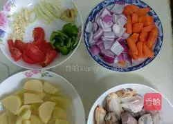 Illustration of how to cook chicken and pork ribs stewed with potatoes and carrots 1