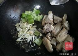 土豆胡萝卜炖鸡肉排骨的做法图解9