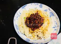 Illustration of how to make spicy noodles 5