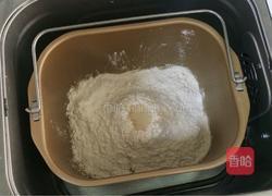 紫薯麻薯夹心软欧的做法图解1