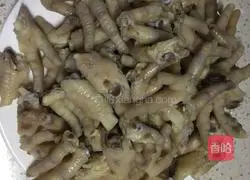 Illustration of how to make Internet celebrity chicken feet 2