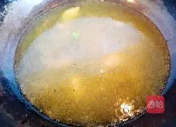 Illustration of how to make fat beef in sour soup 4