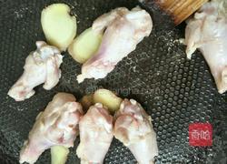 玉米胡萝卜鸡腿汤的做法图解4