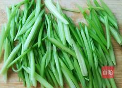 芹菜炒肉丝的做法图解3