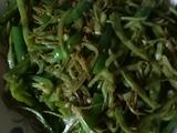辣椒炒猪耳豆角的做法[图]