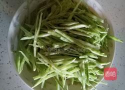 辣椒炒猪耳豆角的做法图解2