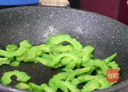 苦瓜炒鸡蛋的做法图解6