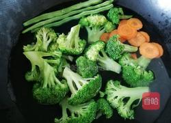 卷发女孩创意餐的做法图解2