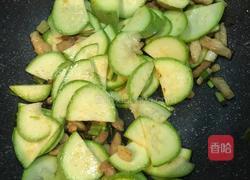 西葫芦炒肉的做法图解7