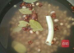 炝拌芹菜花生米的做法图解7