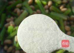 炝拌芹菜花生米的做法图解12