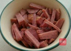 红肠皮蛋粥的做法图解2