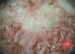 红肠皮蛋粥的做法图解5