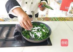银鱼炒韭菜的做法图解7