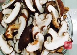 家常版香菇青椒的做法图解1