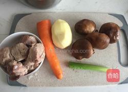 排骨焖饭的做法图解1