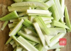 猪肝丝瓜汤的做法图解2