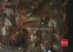 Illustration of how to make spicy crayfish 1