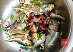 干炸小黄花鱼的做法图解2
